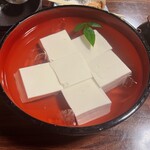 湯どうふ 竹むら - 豆腐（煮る前）