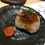 Zenseki Koshitsu Izakaya Kyuushuu Washoku Hasshuu - 肉味噌焼きおにぎり