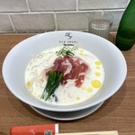 黄金の塩らぁ麺 ドゥエイタリアン - 