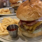 BURGER STAND HI-FIVE - くんちゃまベーコンチーズバーガー（1,450円税別）2023.10