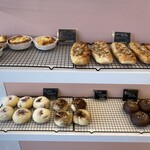 HAVE A NICE DAY PINKY BAGLE - 棚の上段は、パン達のコーナーヽ(´▽｀)/