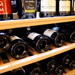 だるまん家 - こだわり抜いた厳選ワインは、常時100本以上