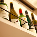 だるまん家 - 所狭しと店内に並ぶラインの数々