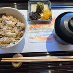 Kyoukaiseki Minokichi - 釜炊き鮭とひじきと木の子ご飯