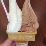 Gelato Firenze - イタリアンバニラ＆ベルギーチョコ  ダブル・コーン