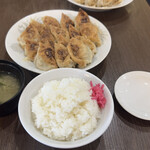 沼津餃子の店 北口亭 - 餃子、大盛ライス、みそ汁