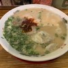 Kurumeramemmarukyuu - Ｃセット：ラーメンと餃子８５０円　トッピング・ワンタン２５０円、島唐辛子（二辛）１００円