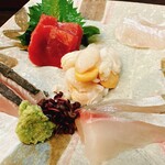 魚屋ひでぞう  - 造り盛り(中)！本鮪赤身、平目かな、イタヤ貝、炙り鰆、シマアジ！　シマアジの脂の乗り方半端ないって！全身トロよ！