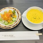 Restaurant Seaside - サラダ・パンプキンスープ