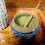 川蝉 - 細かな粉でした。今日のうなぎは山椒は不要でした。