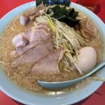 ラーメンショップ まるいち - 料理写真:ネギ味噌チャーシュー麺(中)   半熟玉子は来店ポイント