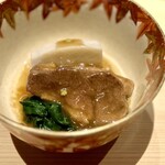 温石 - ■天然真鴨の治部煮　海老芋
      まさかの温石さんで天然の鴨です。
      ピカピカの鮮度で、鴨らしい鴨ちゃん♪
      もちろん美味しくて、嬉しいサプライズです。