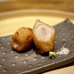 温石 - ■太刀魚とあさばた蓮根の包み揚げ
      もうこれ！大傑作です♪
      滑らかな太刀魚の食感、それを損なわない蓮根の控えめな主張。
      素晴らしい美味しさです！