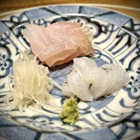 温石 - ■お造り（ハタと泥障烏賊）
                      絶妙な包丁で甘さを引き出した泥障烏賊。
                      程よく寝かせて旨味を引き出したハタ。
                      違うアプローチで、共に素晴らしく仕上がってます。