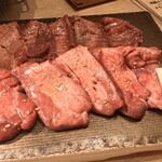 七輪焼肉 肉屋 - 