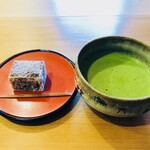 萬御菓子誂處 樫舎 - 抹茶と季節の生菓子