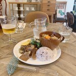 grand K - ・プティボタン鍋
・イノシシ生姜焼きに惣菜色々のせたプレート