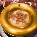 es - クエを熟成させあつぎり白味噌の茶碗蒸し