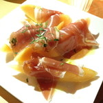 クッチーナ笑多 - 北海道産赤肉メロンと生ハム（９８０円）２０１３年１１月