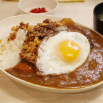 トンテキ食堂8 - カレーライス(850円)+トンテキ(300円)+目玉焼き(100円)
