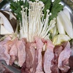 Shunsai Jimbei - 冬季は鍋料理もご用意致します。
                      写真は大山鶏水炊き(1人前)です。