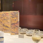 銀座うち山 - この中のどこかに貴女のお椀の絵が〜と