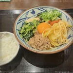 丸亀製麺 - うま辛まぜ釜玉　740円