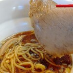 熱血食堂 すわ - 「しょうゆラーメン」チャーシュー