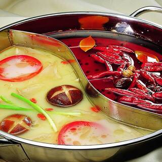 All-you-can-eat exquisite Medicinal Food-flavored Hot pot with 4 carefully selected meats, hachinosu, and Seafood fishballs!