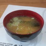 raisudhisshusutandokomeyoshi - 豆腐、わかめ、ねぎ味噌汁