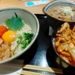 楽膳 - 料理写真:釜玉明太うどん、ミニかき揚げ丼、モツ煮込み