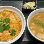 Nakau - 親子丼（並盛）450円＋とん汁京風つけものセット250円