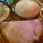 醤油屋本店 - チャーシュー、玉子