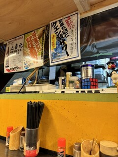 h Nishiguchi Yakiton - 店内