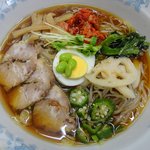 らーめん来来 - こちらは冷麺：７５０円。みよこの具材！！