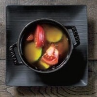 モッツァレラチーズとトマトのアヒージョ