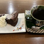 茶房 欅 - チョコレートケーキのセット1280円