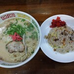 Ramen Icchoku - ランチのチャーハンセット830円税込、半炒飯と豚骨らーめん