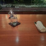 瀬里奈 - ラウンジのテーブルです。