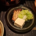瀬里奈 - しゃぶしゃぶのスープで調理したお豆腐、白菜、山えのきです。