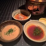 瀬里奈 - おろしにんにくと、しゃぶしゃぶの３点のたれ（ぽん酢、ごまだれ、ピリ辛だれ）です。