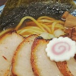 Mendokoro Sugai - 太麺も選べます。風味豊かで旨い麺ですが、マッチングとしてはデフォルトの細麺か…