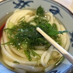 宮武讃岐うどん - ネギの切り方が雑の日もある……( º言º)