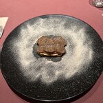 モノリス - ９皿目
      モノリスクレープ、トリュフ。