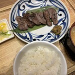 炙り牛たん 万 - 料理写真: