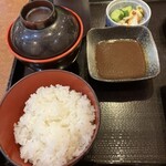 とんとん とんかつ - 米、味噌汁。