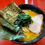 家系総本山 吉村家 - ラーメン並