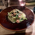 Bar Soul Kitchen - 燻製秋鮭と春菊のペペロンチーノ