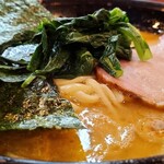 家系総本山 吉村家 - ラーメン並(近景)