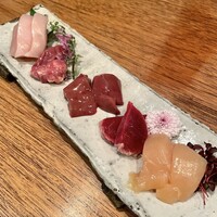 鶏一途 - 1.地鶏刺身の盛り合わせ（5種）
                    　ムネ、心臓、肝、砂ずり、ささみ